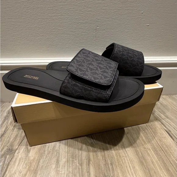 Michael Kors Black Wade Slide Footwear - Picture 3 of 6
